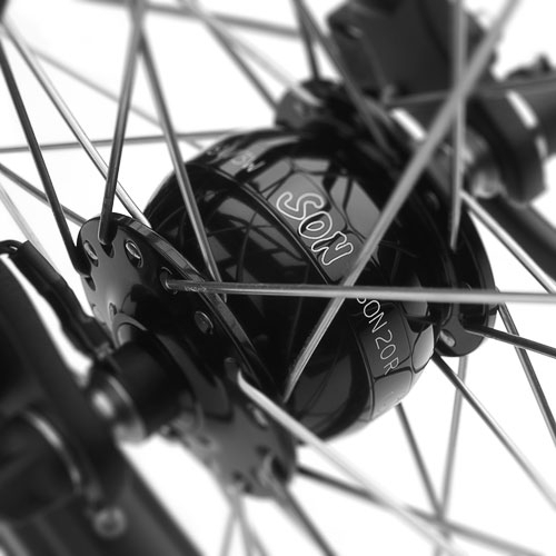 Vorderrad – mit Nabendynamo SON, B+M IQ Cyo T Premium und Bremsrücklicht Vorderrad – mit Nabendynamo SON, B+M IQ Cyo T Premium und Bremsrücklicht